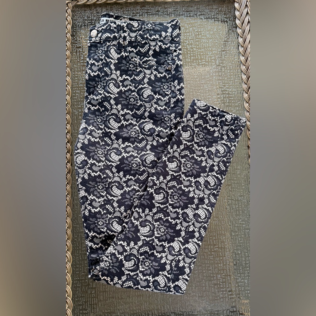 Alexander Mcqueen Black & White Floral Lace-Print Skinny Pants